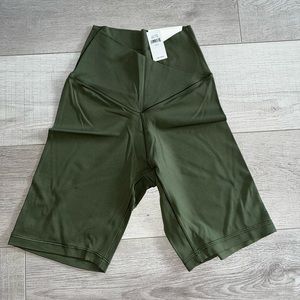 BNWT: Aerie OFFLINE Real Me Crossover 7" Bike Short size SMALL